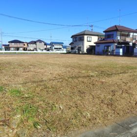 行田市で敷地内の草刈りを行った施工事例